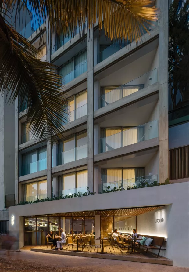 Fachada do Hotel Arpoador, próximo à praia